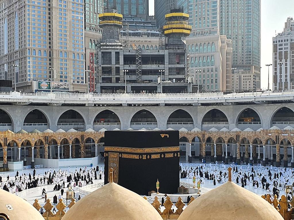 kaaba crowded mosque