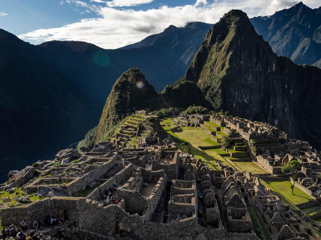 inca mountain ruins